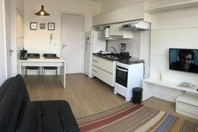 609-Apartamento Encantador, com 1 vaga de GARAGEM, Todo Mobiliado e Decorado, Edificio com Academia, Lavanderia, Excelente localização no Rebouças, Proximo ao Batel e Centro